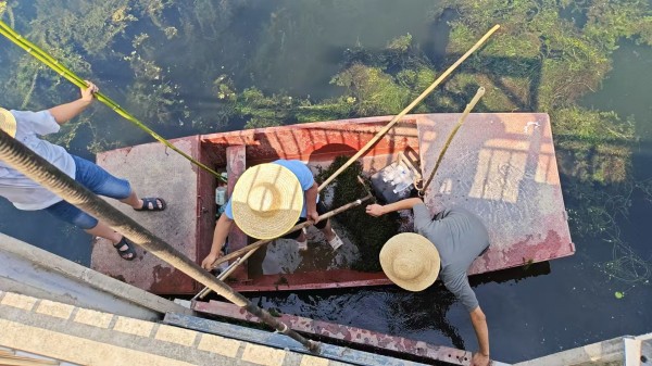 打撈漂浮物.jpg 打撈漂浮物.jpg