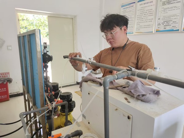 維護加藥管.jpg 維護加藥管.jpg